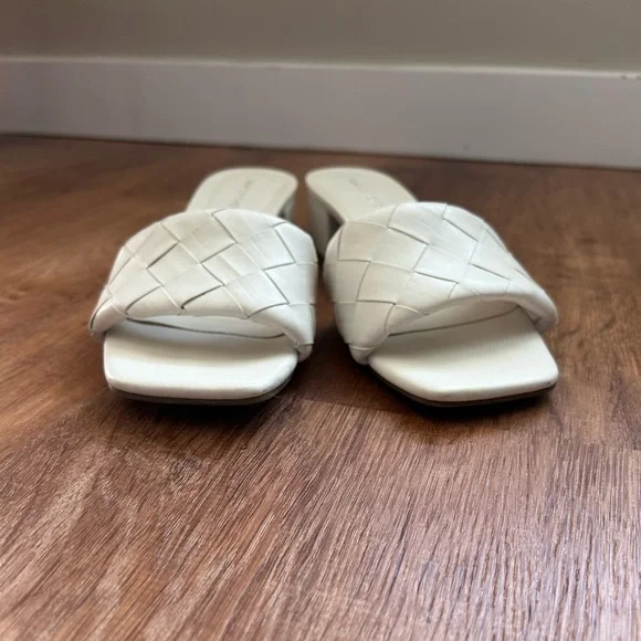 Marc Fisher Women's Woven White Sandals size 8.5 - Picture 2 of 7